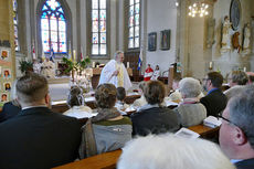 Feier der 1. Heiligen Kommunion in Sankt Crescentius (Foto: Karl-Franz Thiede)